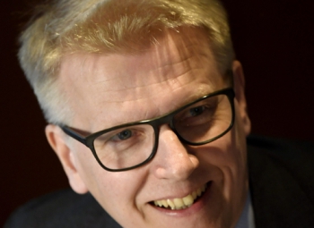 Hiiltä nieluun!