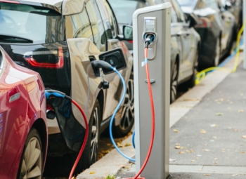 Sähköautomyynti yli 2 miljoonan vuonna 2018
