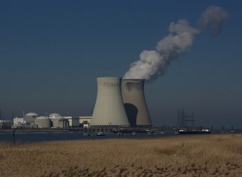 Ydinvoiman esteet purettava
