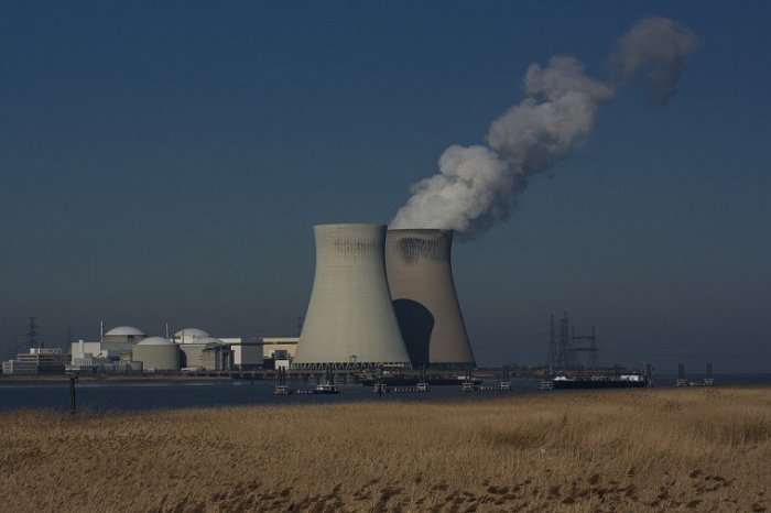 Ydinvoiman esteet purettava