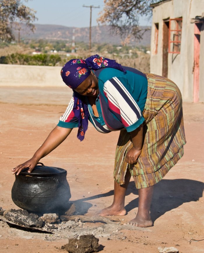 Naiset tekevät Afrikan energiamurroksen